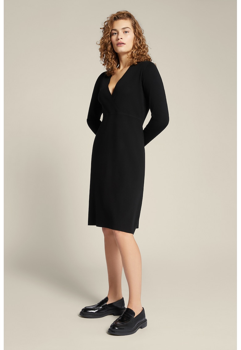 Rochie cu croiala A si decolteu in V Rochie cu croiala A si decolteu in V