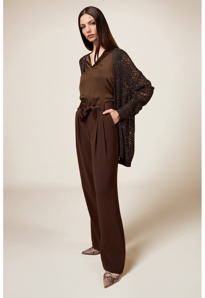 Pantaloni cu croiala ampla si cordon in talie