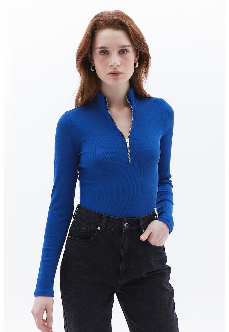 Bluza cu fenta cu fermoar