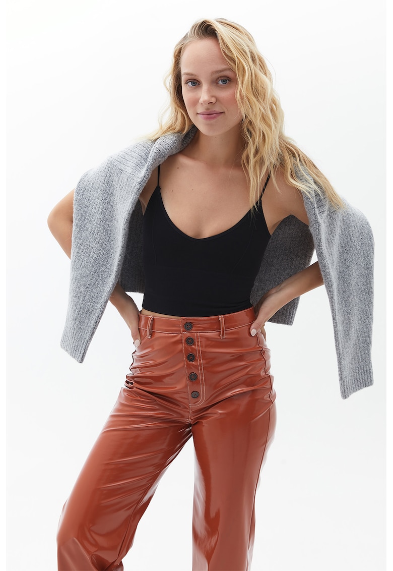 Top crop cu bretele inguste Top crop cu bretele inguste