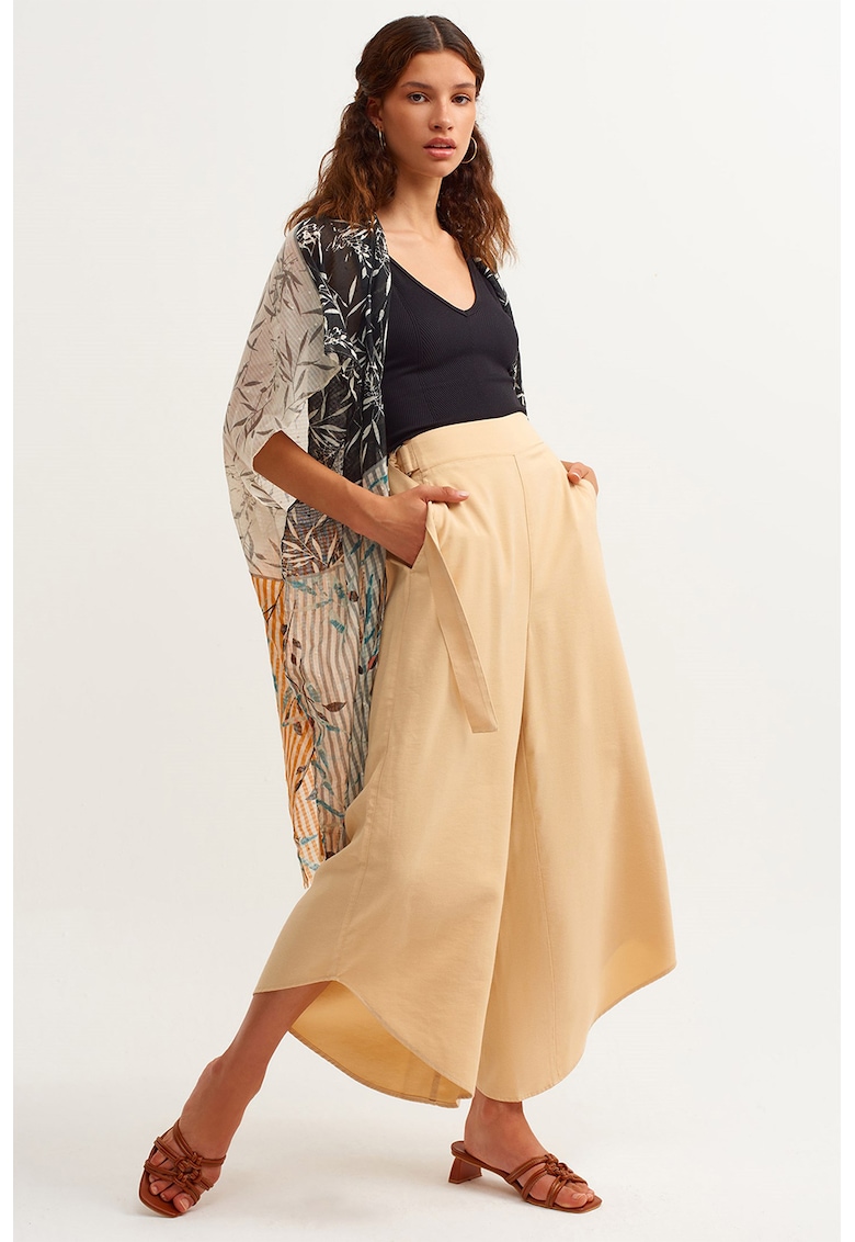 Pantaloni vaporosi cu talie inalta