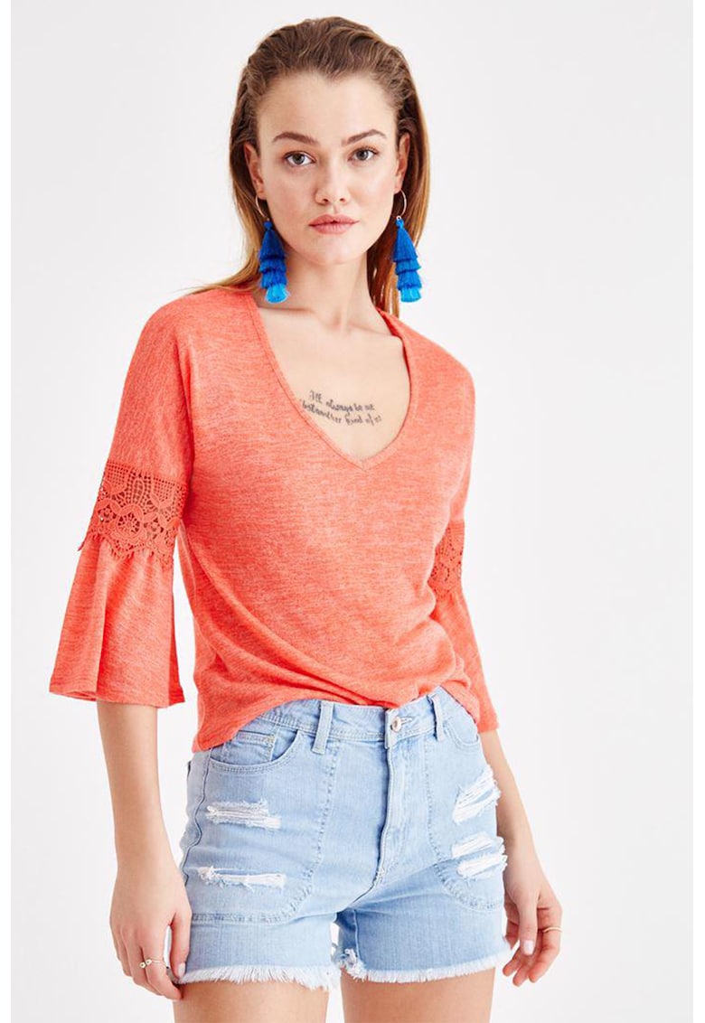 Bluza cu decolteu in V si maneci clopot