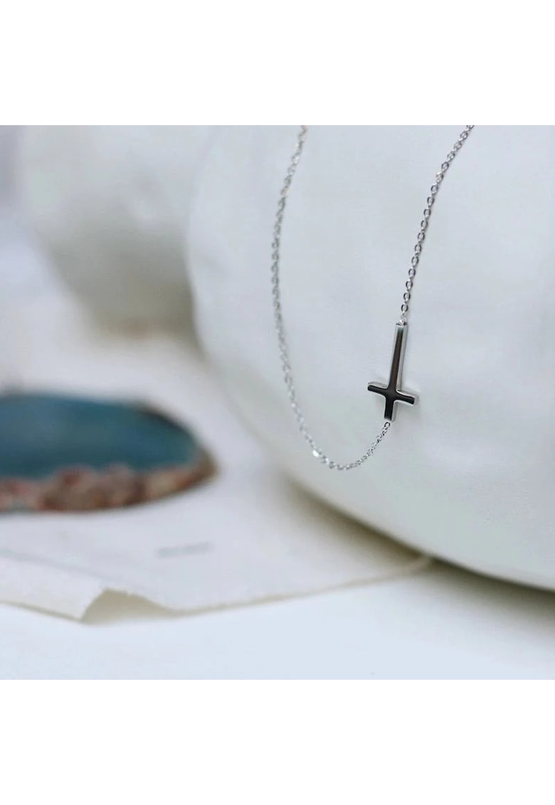 Colier argintiu - din otel inoxidabil - suflat cu aur 18k - cu cruciulita delicata - Henna C3 Colier argintiu - din otel inoxidabil - suflat cu aur 18k - cu cruciulita delicata - Henna C3