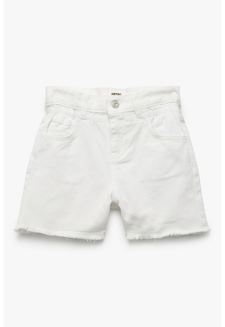 Blugi scurti cu terminatii franjurate