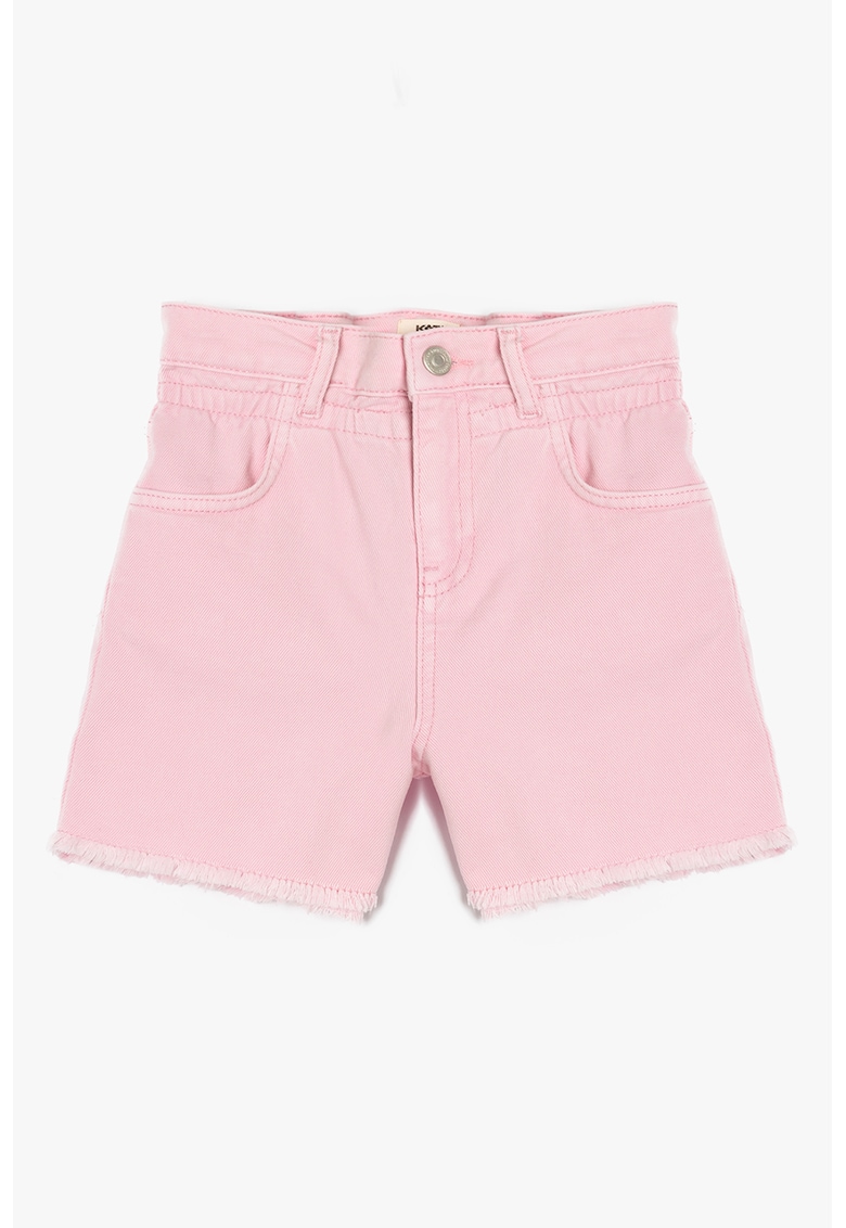 Blugi scurti cu terminatii franjurate