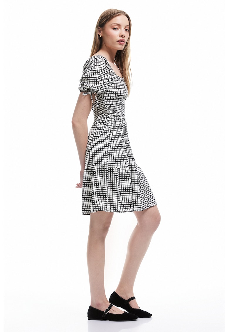 Rochie evazata cu maneci bufante