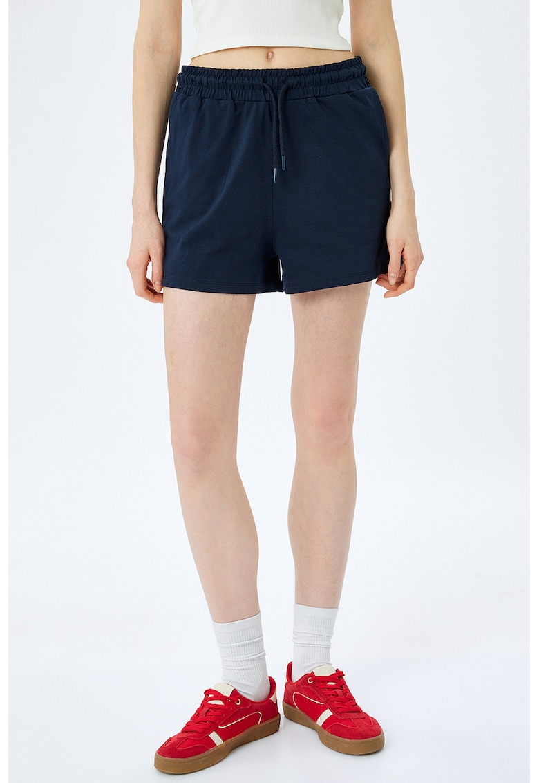 Pantaloni scurti cu snur in talie