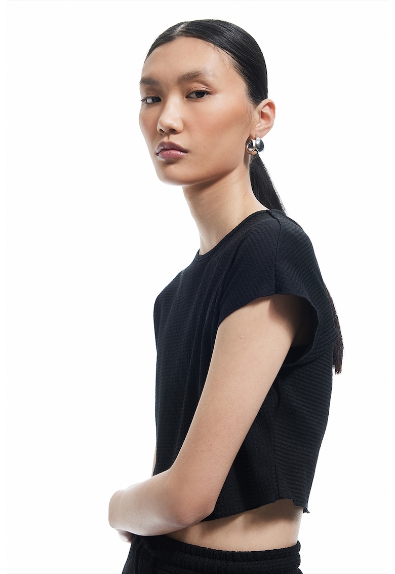 Tricou crop cu model texturat