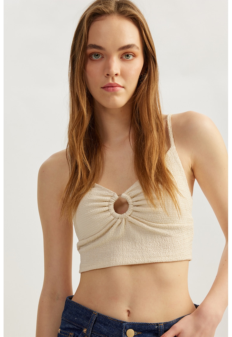 Top crop cu decupaj frontal