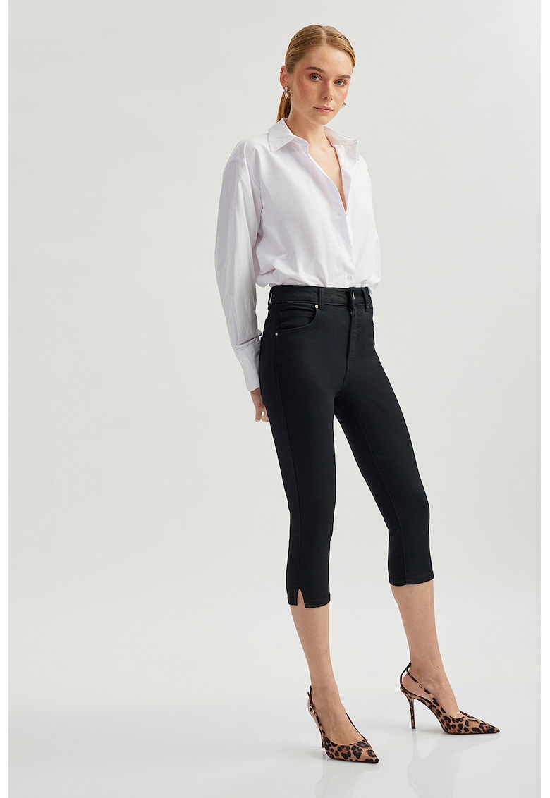 Blugi capri cu croiala skinny si talie inalta