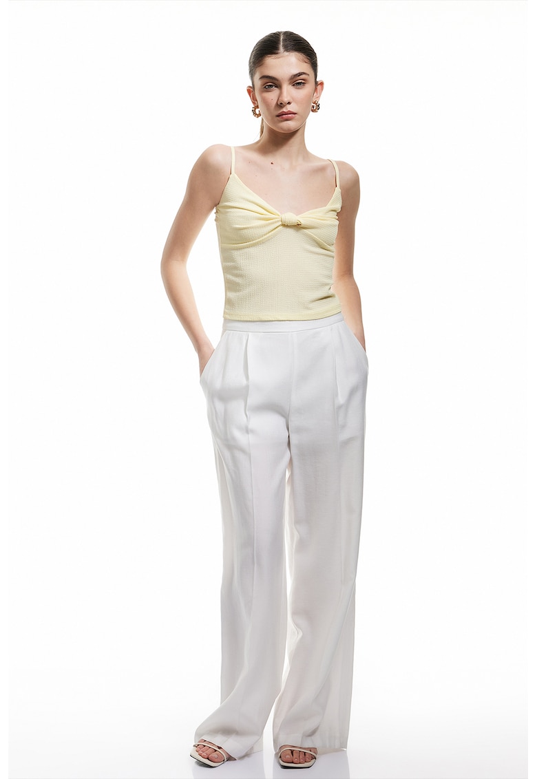 Top texturat cu decolteu in V