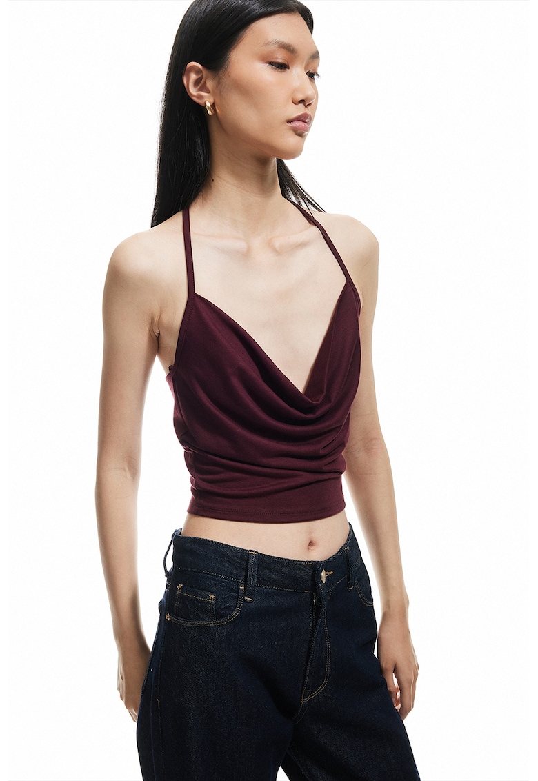 Top crop cu decolteu halter