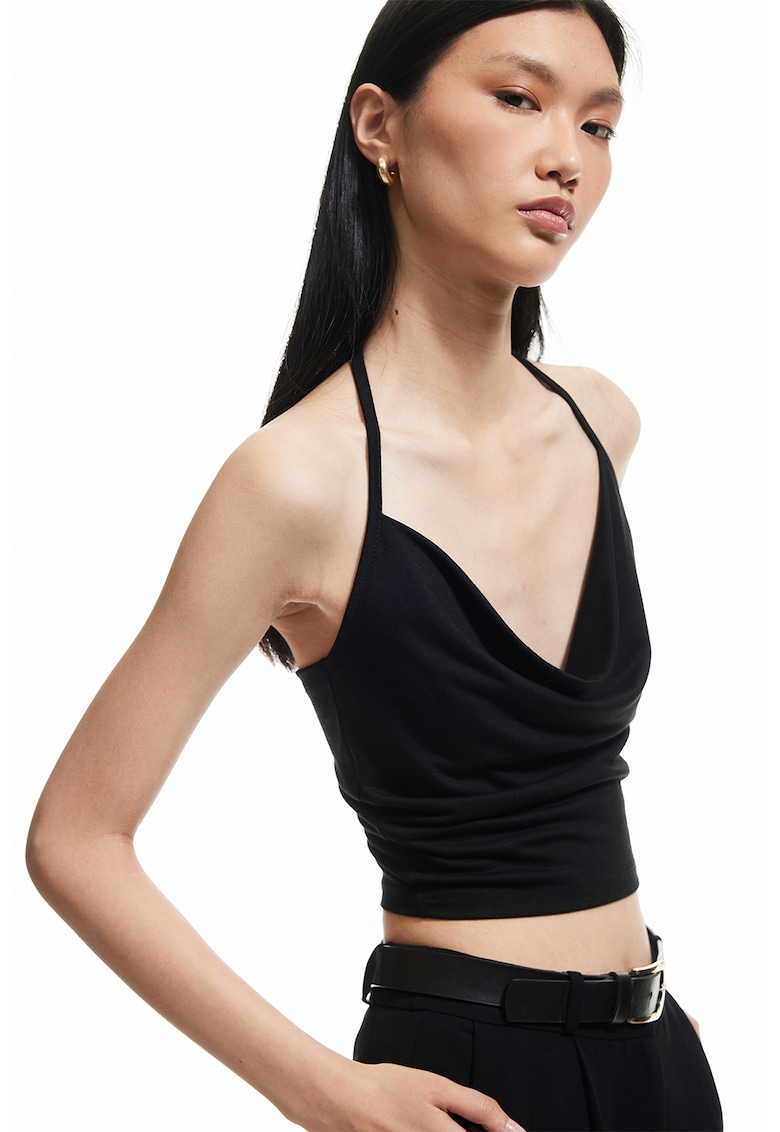 Top crop cu decolteu halter