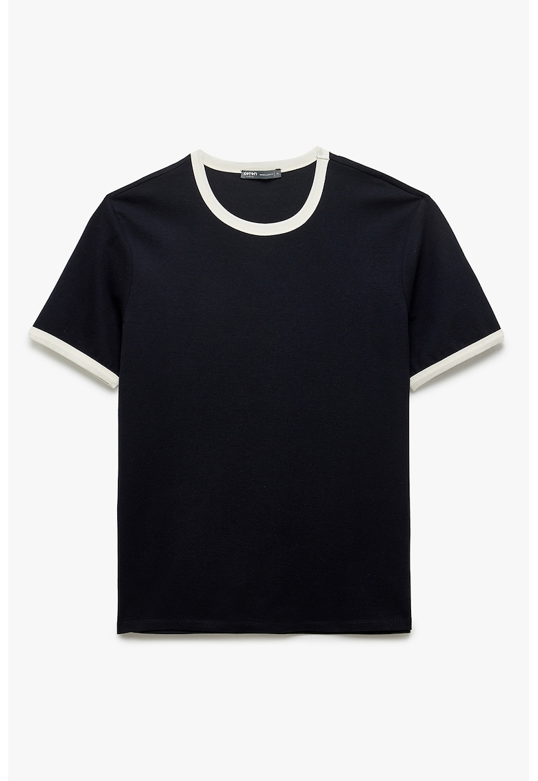 Tricou cu detalii contrastante