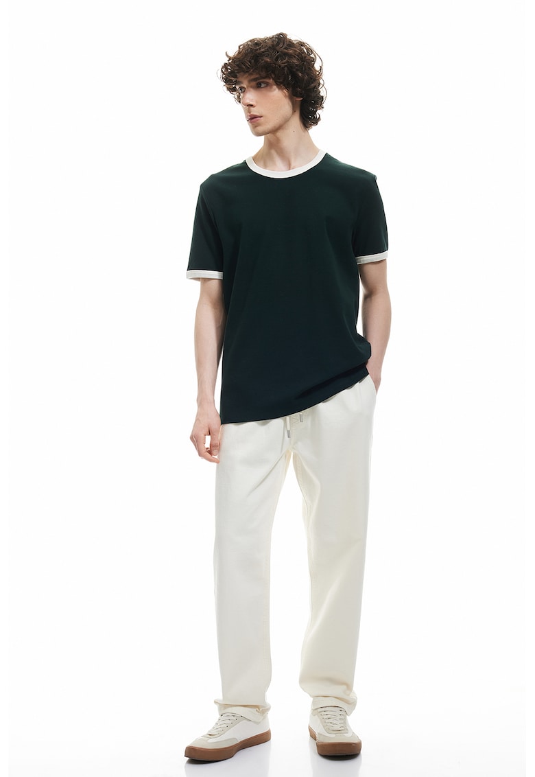 Tricou cu detalii contrastante Tricou cu detalii contrastante