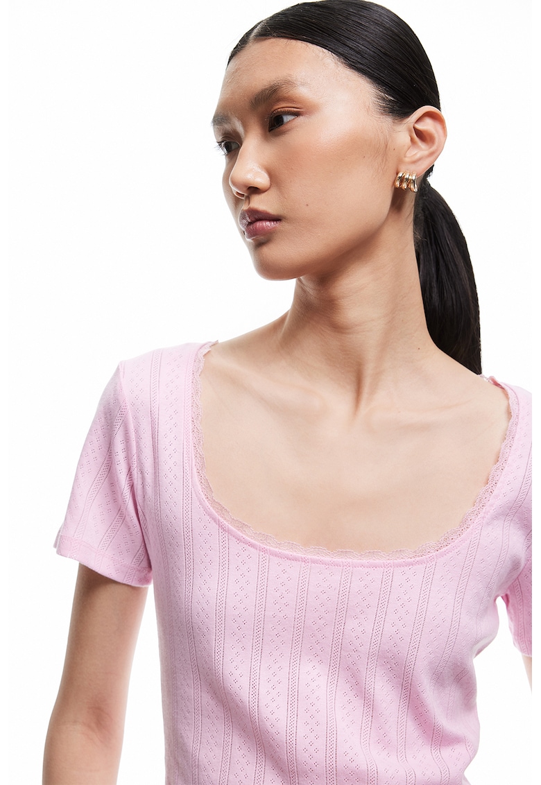 Tricou crop cu decolteu adanc