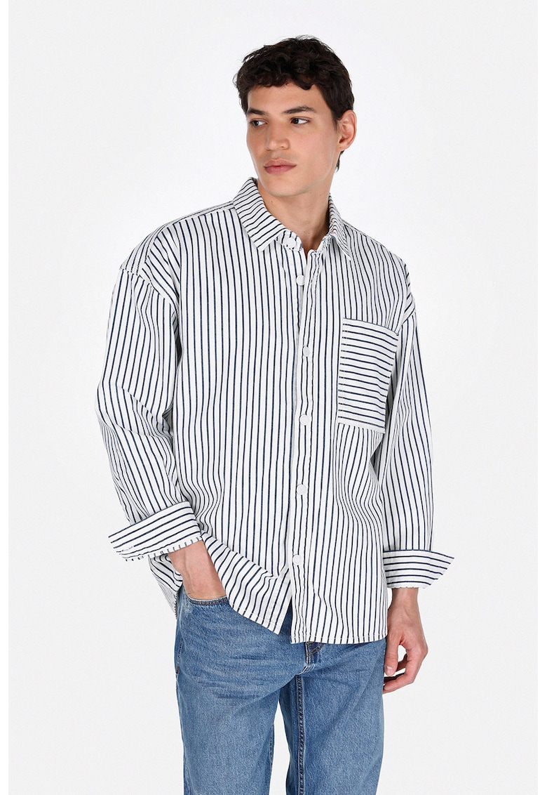 Camasa cu maneci lungi si model in dungi