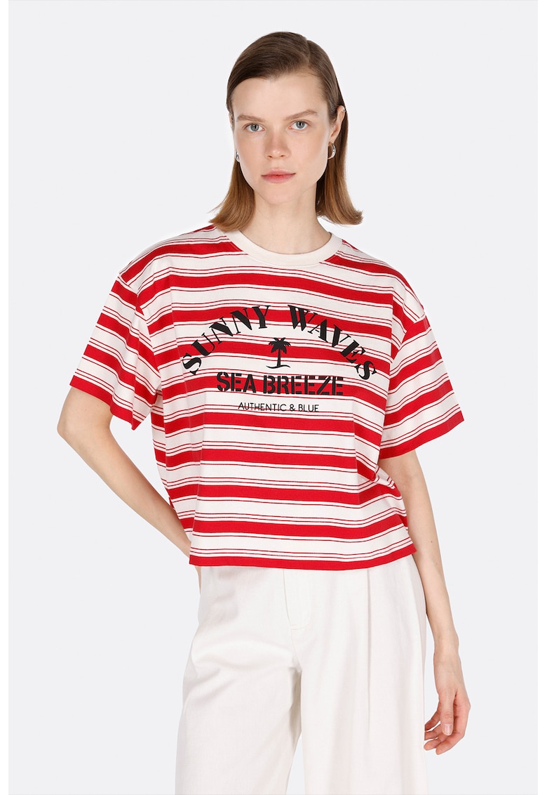 Tricou lejer cu model in dungi