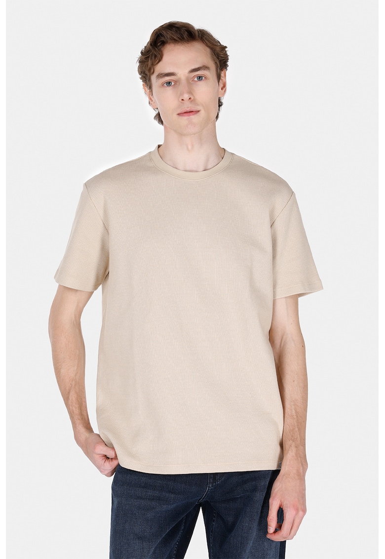 Tricou texturat cu decolteu la baza gatului