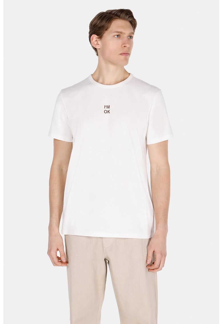 Tricou cu imprimeu text si decolteu la baza gatului - Alb murdar