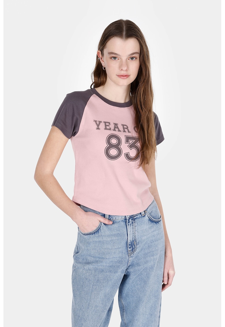 Tricou cu imprimeu text pe partea din fata si model colorblock