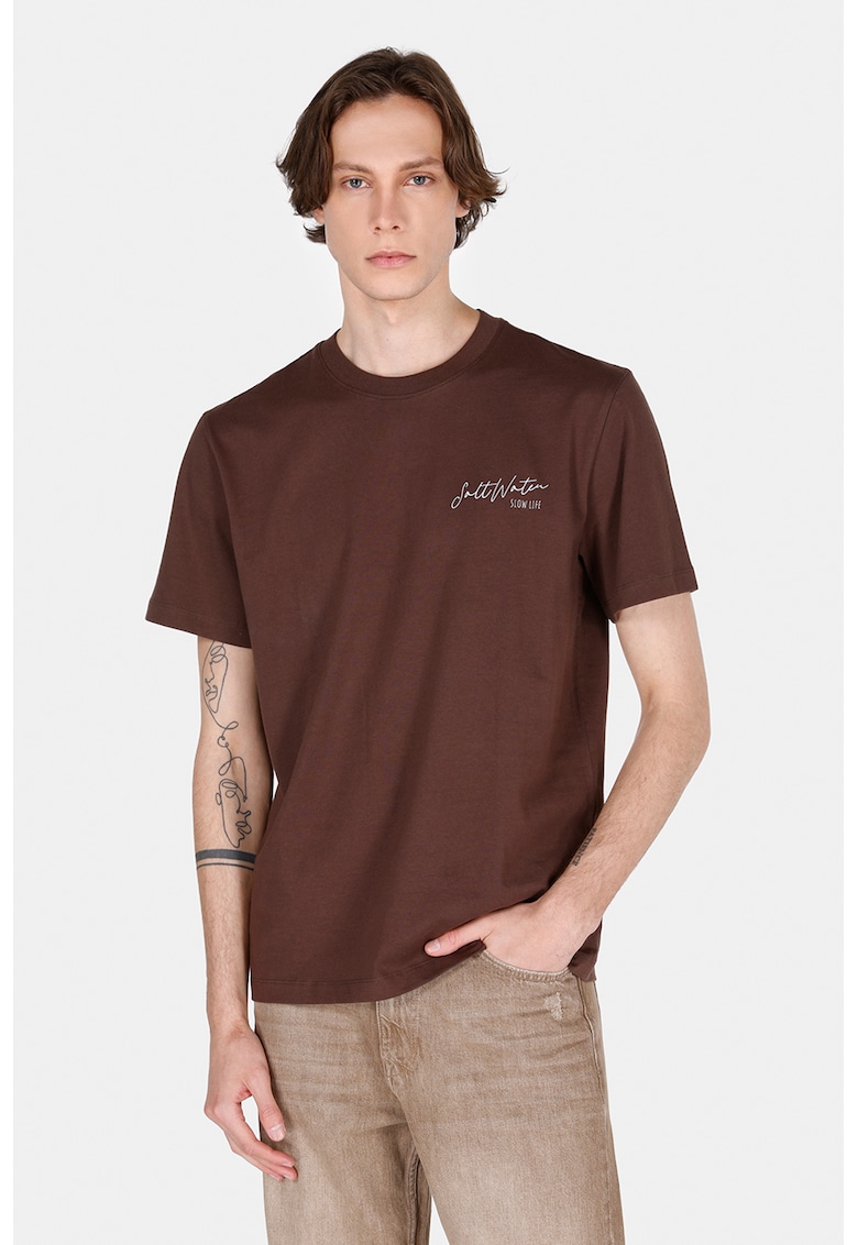 Tricou cu design text si decolteu la baza gatului - Maro