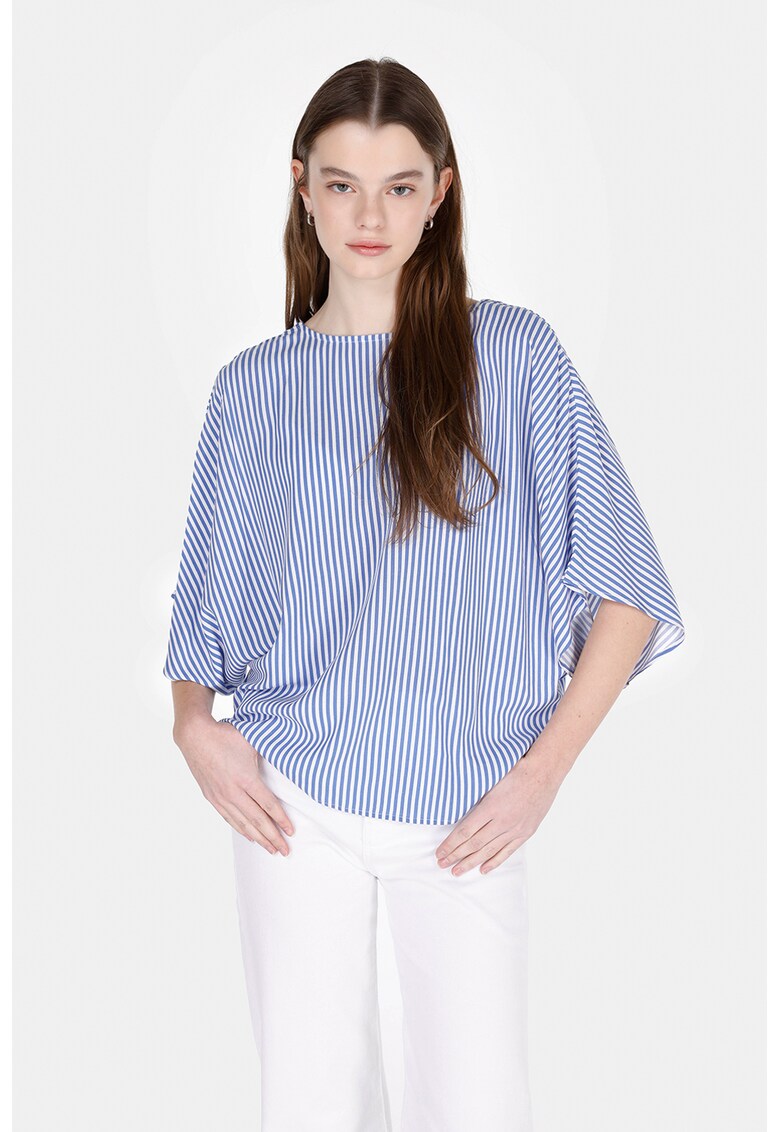 Bluza cu model in dungi si nasturi