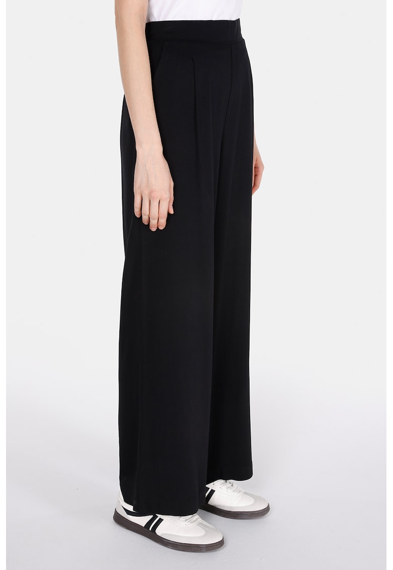 Pantaloni cu talie medie si croiala dreapta Pantaloni cu talie medie si croiala dreapta