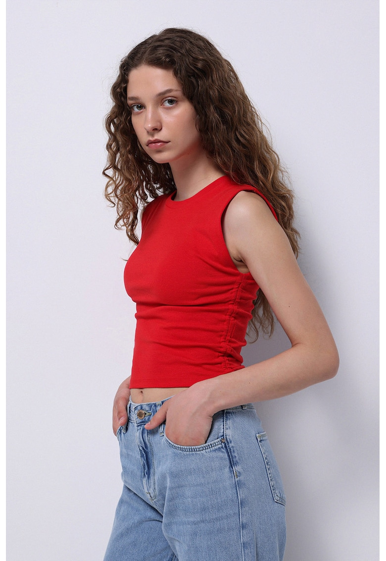 Top crop cu fronseuri laterale