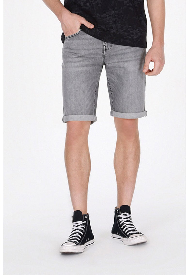 Blugi scurti cu croiala dreapta Blugi scurti cu croiala dreapta