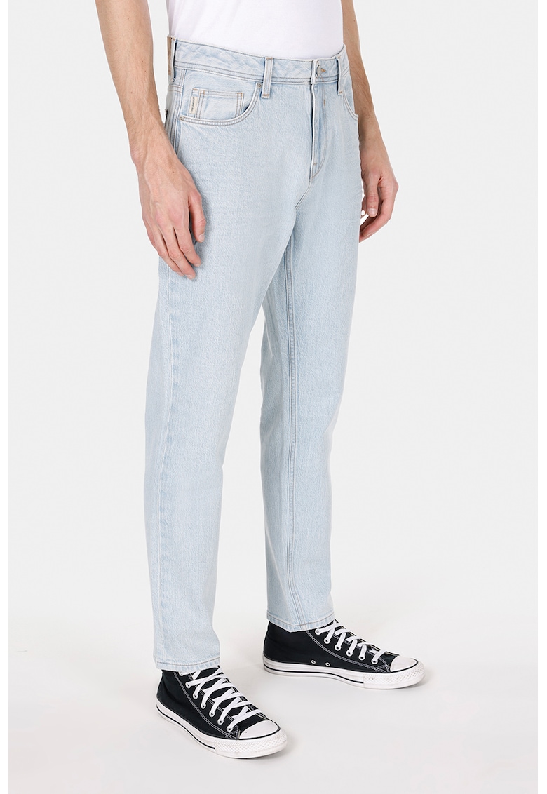 Blugi cu croiala conica