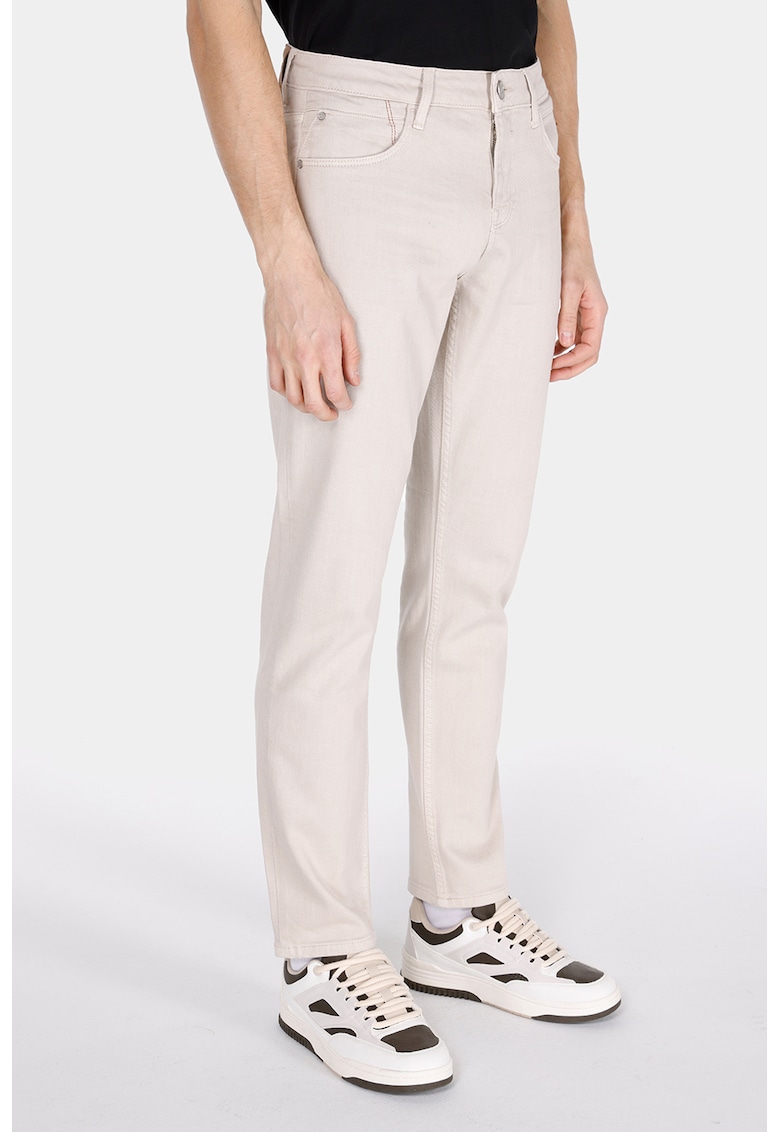 Blugi cu talie joasa si croiala dreapta