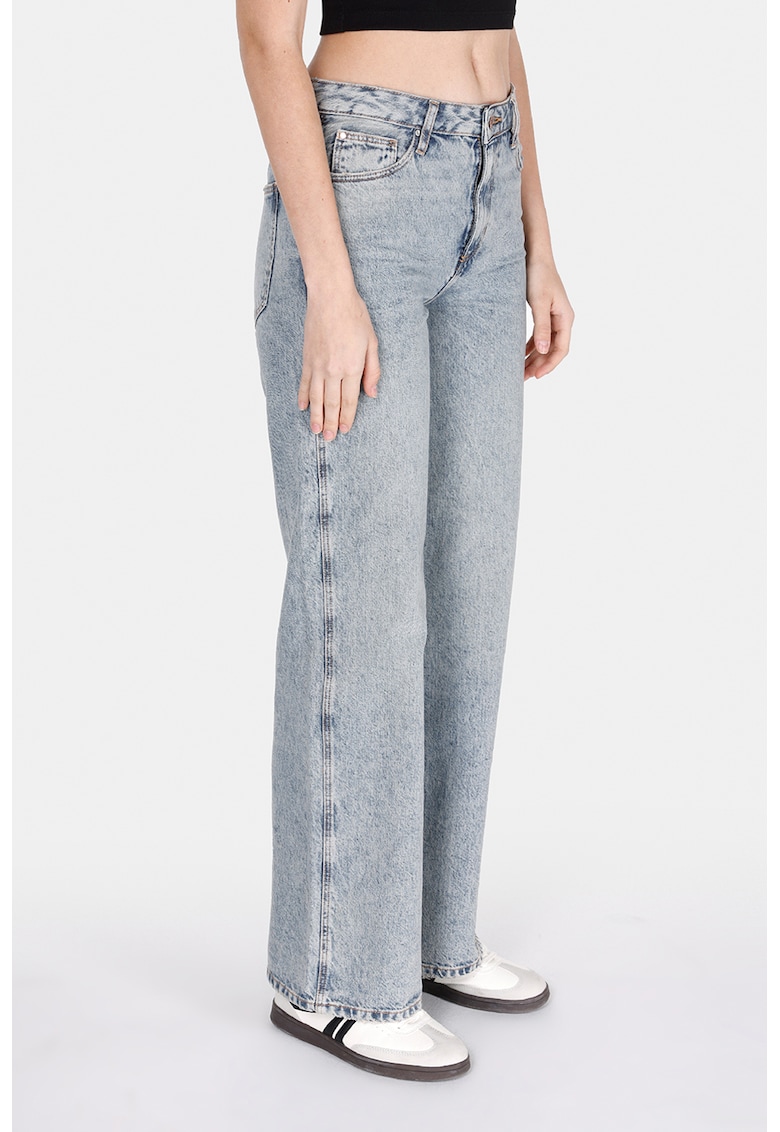 Blugi cu croiala ampla si model uni