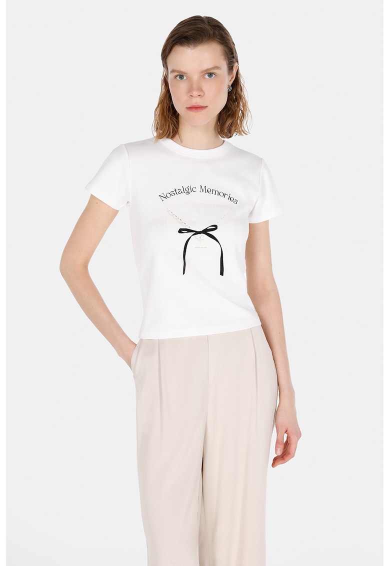 Tricou cu decolteu la baza gatului si imprimeu grafic - Alb/Negru