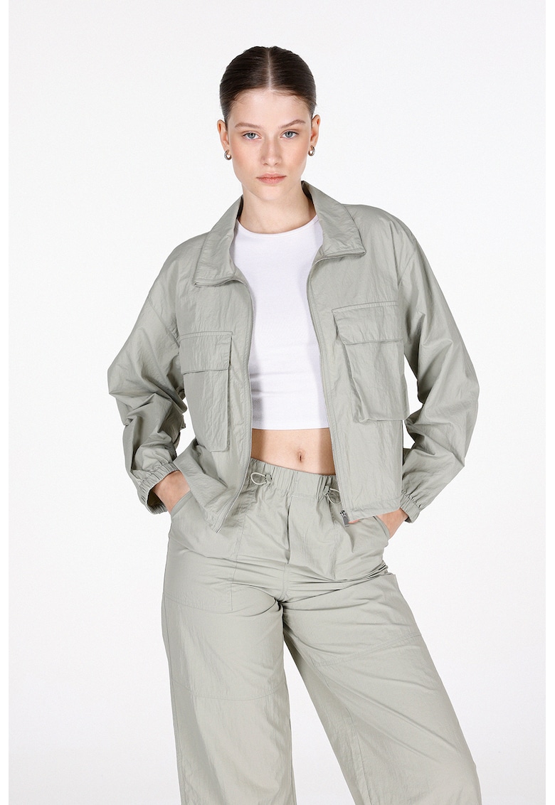 Jacheta usoara cu buzunare cu clapa