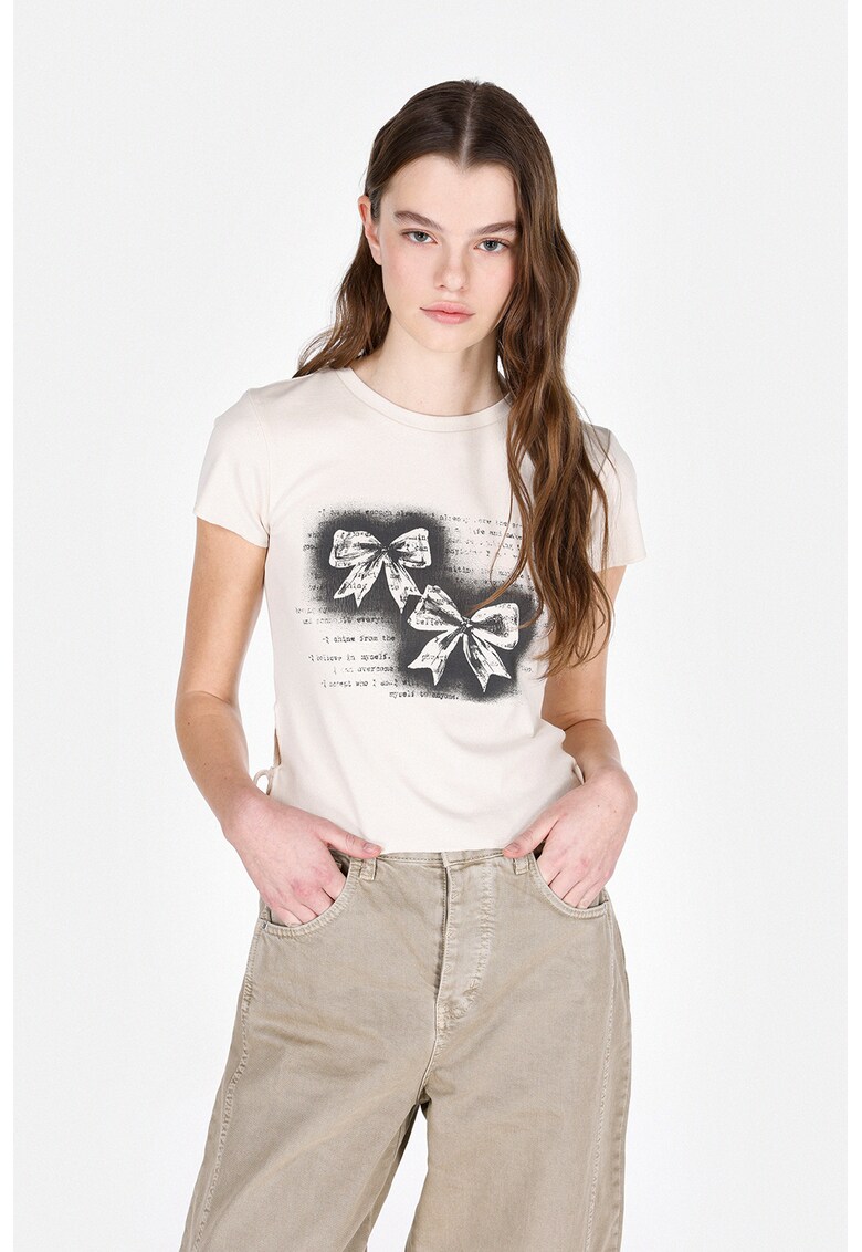 Tricou cu funda si decolteu la baza gatului - Alb fildes/Negru stins