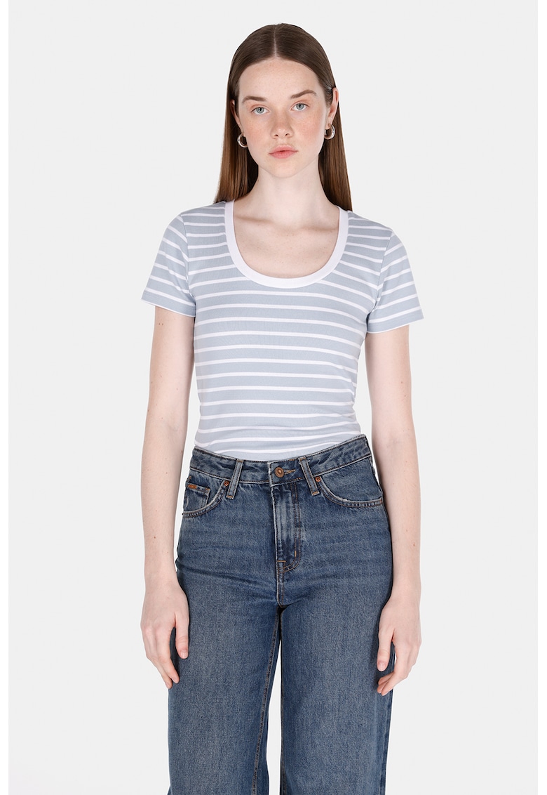 Tricou cu decolteu rotund si model in dungi Tricou cu decolteu rotund si model in dungi