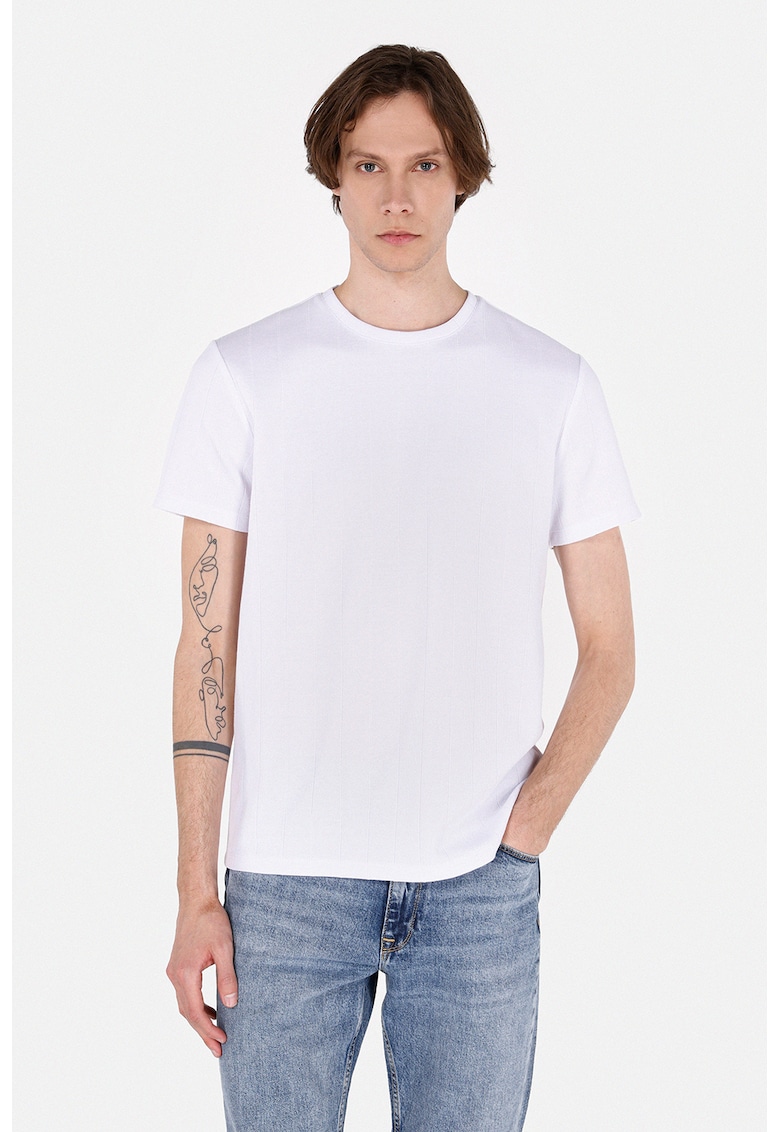 Tricou striat cu decolteu la baza gatului - Alb