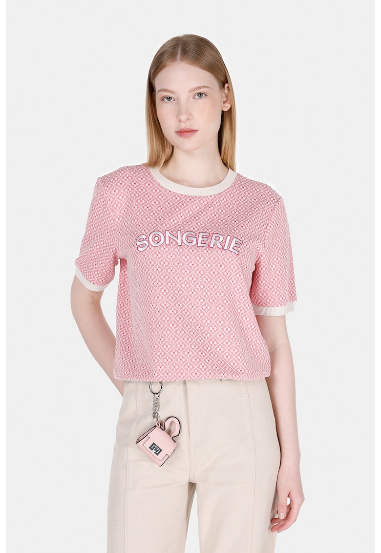 Tricou cu model brodat Tricou cu model brodat