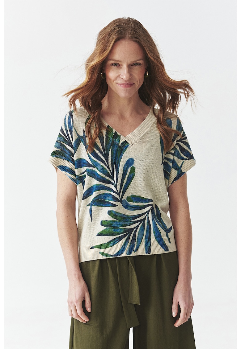 Tricou tricotat cu decolteu in V si model