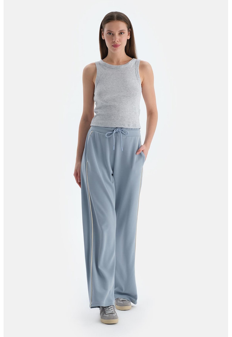 Pantaloni sport relaxed fit cu snururi