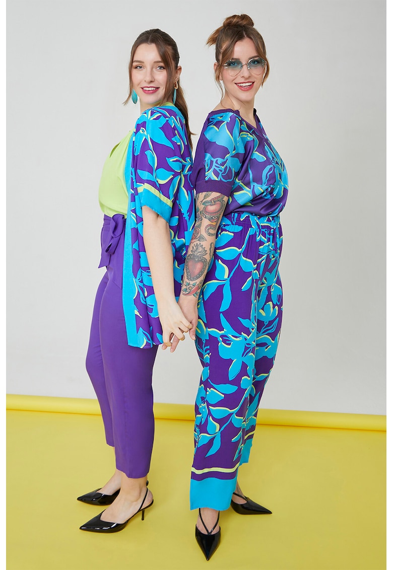 Pantaloni evazati cu model