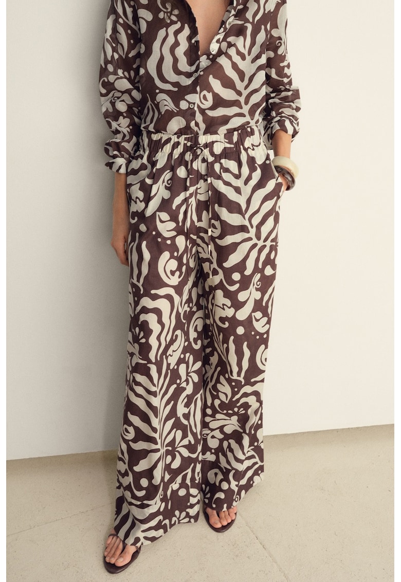 Pantaloni cu croiala ampla si imprimeu