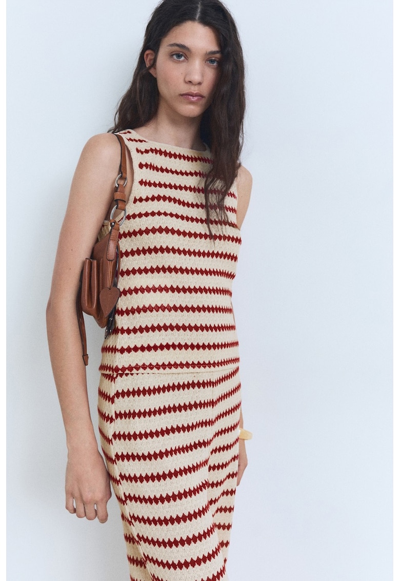 Top tricotat fara maneci