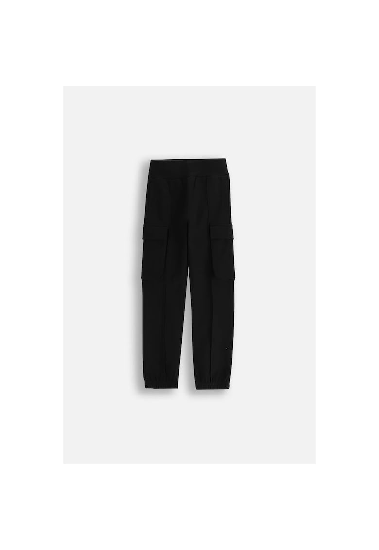 Pantaloni sport cu buzunare cargo si talie elastica