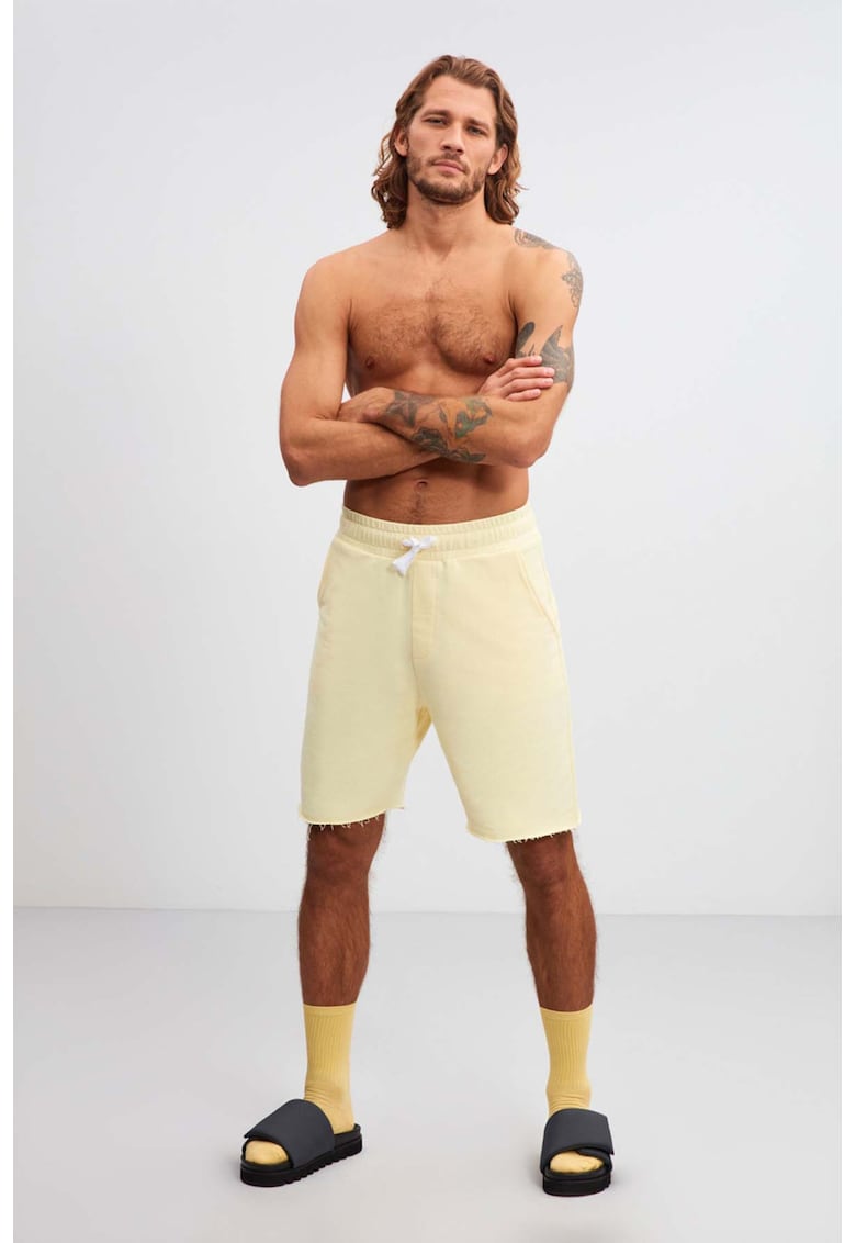 Pantaloni scurti cu buzunare laterale