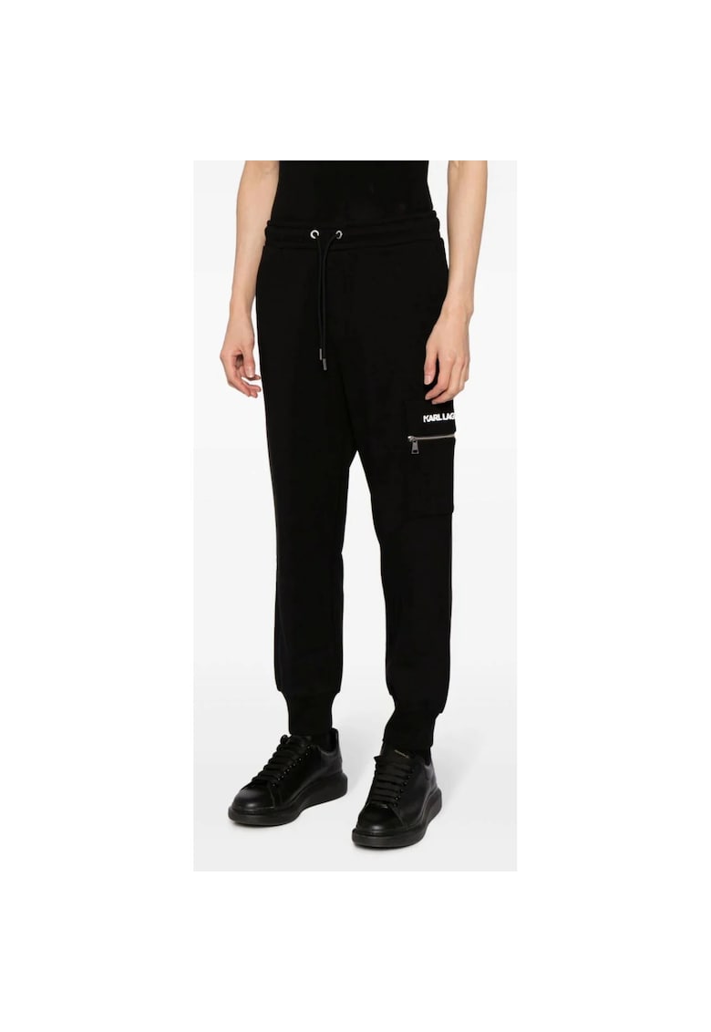 Pantaloni sport cu buzunar 3D – Negru Pantaloni sport cu buzunar 3D – Negru