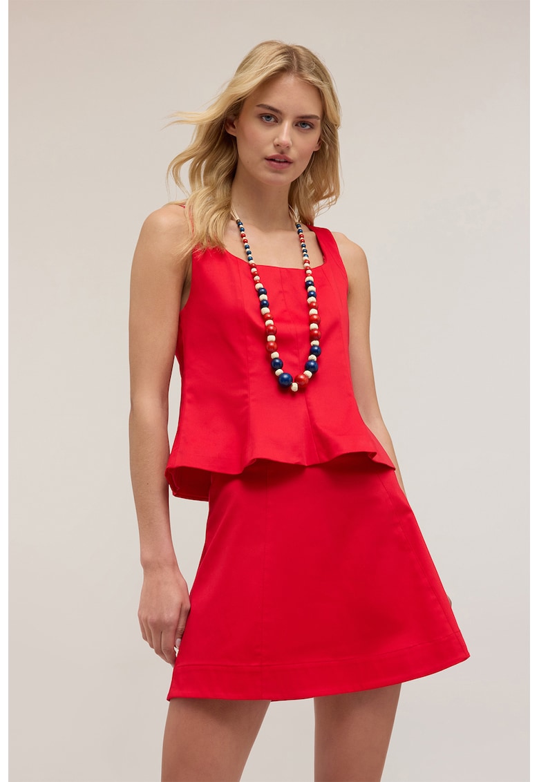 Top cu decolteu patrat si terminatie peplum