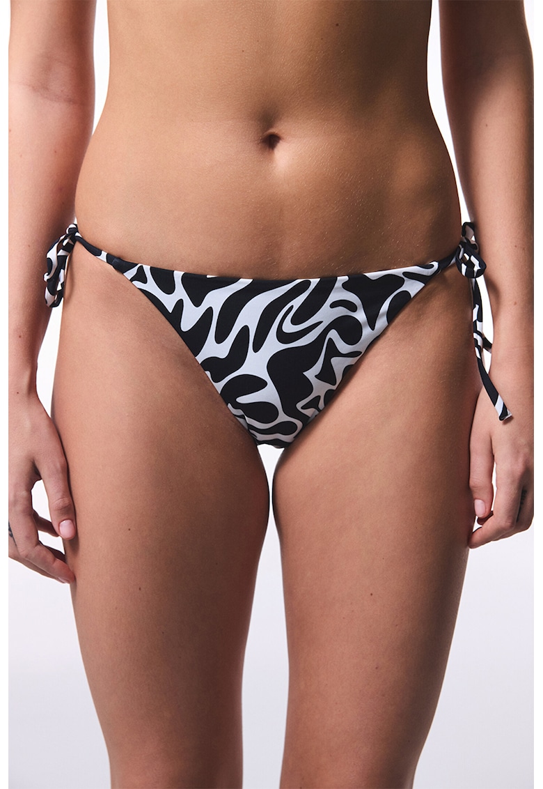 Slip de baie cu inchidere laterala si model