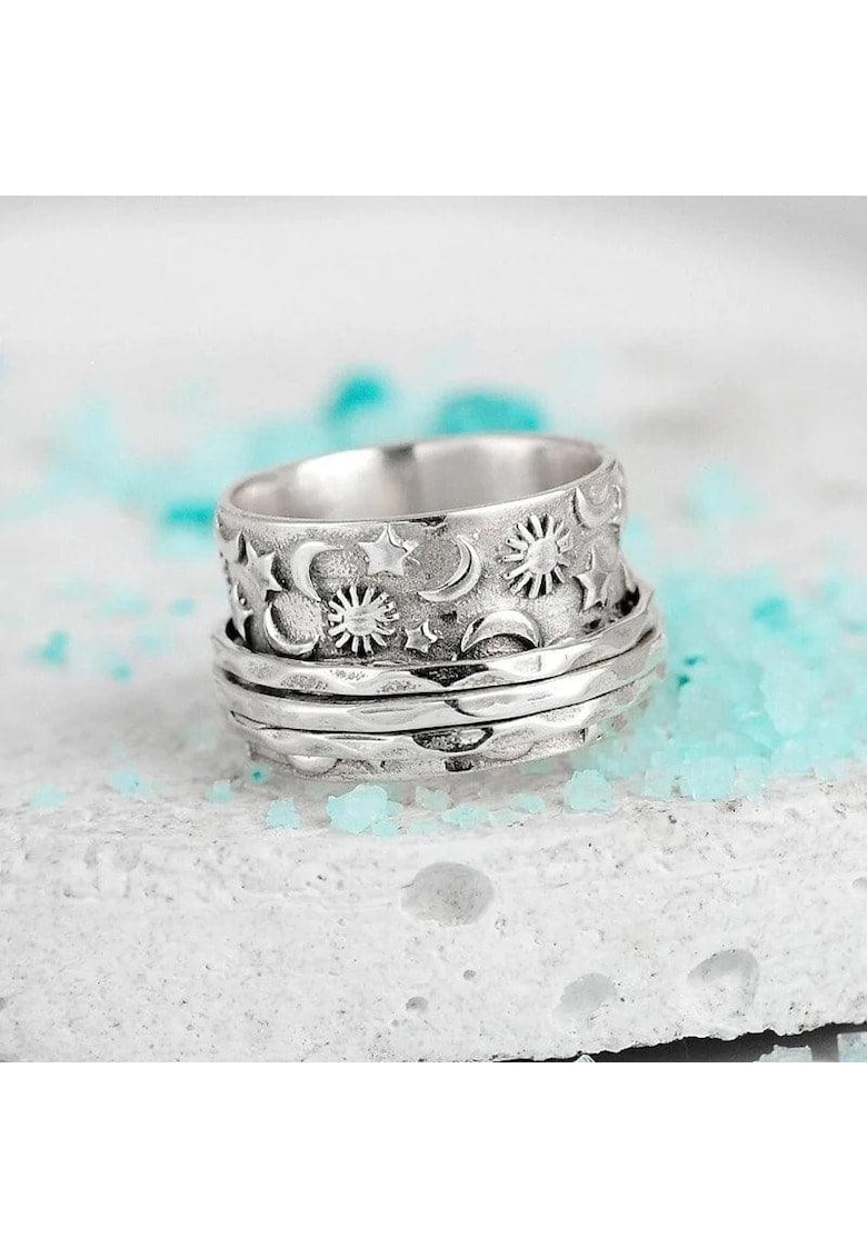 Inel argintiu - lat - cu model in relief - soare - stele si luna - Nelly C2 - 8 (circumferinta: 57 mm)